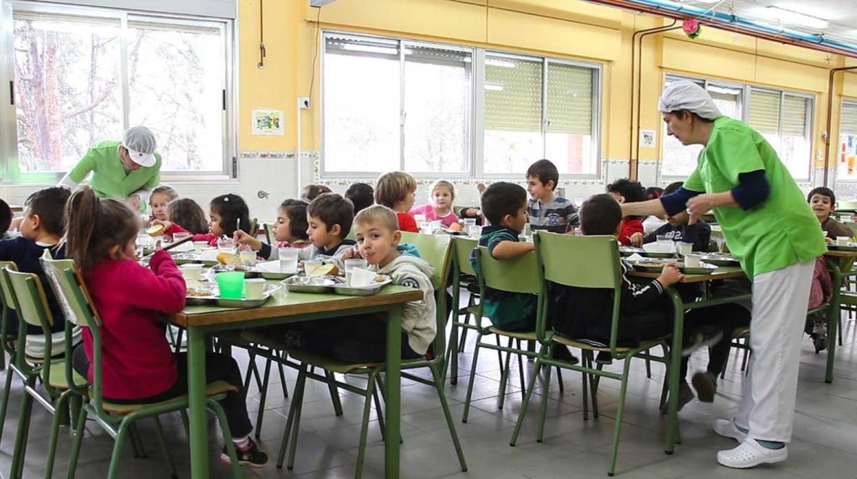 Uno de los comedores escolares donde van a comer los niños y niñas en la temporada de verano