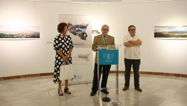 La exposición del Palacio Provincial ofrece distintos prismas de Sicilia a través de tres fotógrafos