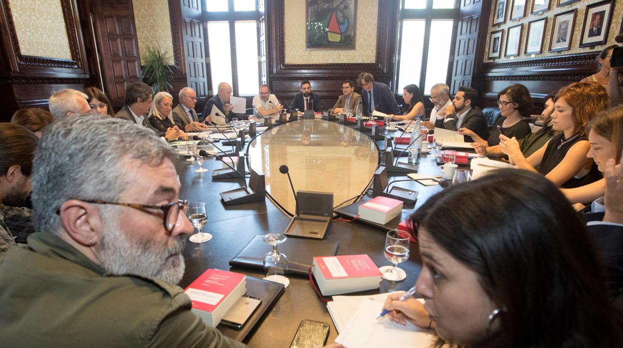 Reunión de la Mesa del Parlamento de Cataluña