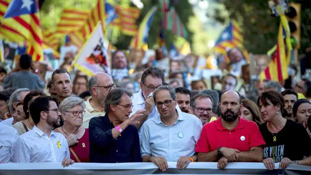 Manifestación convocada en Barcelona para exigir la libertad de los presos independentistas y el regreso de los políticos huidos al extranjero