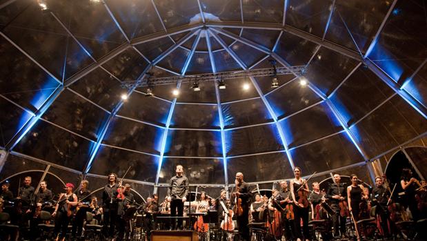 Más de 3.000 personas disfrutan con el concierto «Música y agua con la orquesta de Valencia»