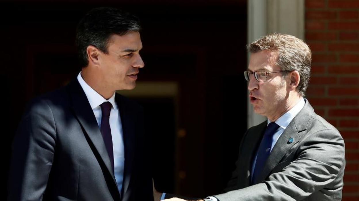 Sánchez y Feijóo durante su encuentro en La Moncloa