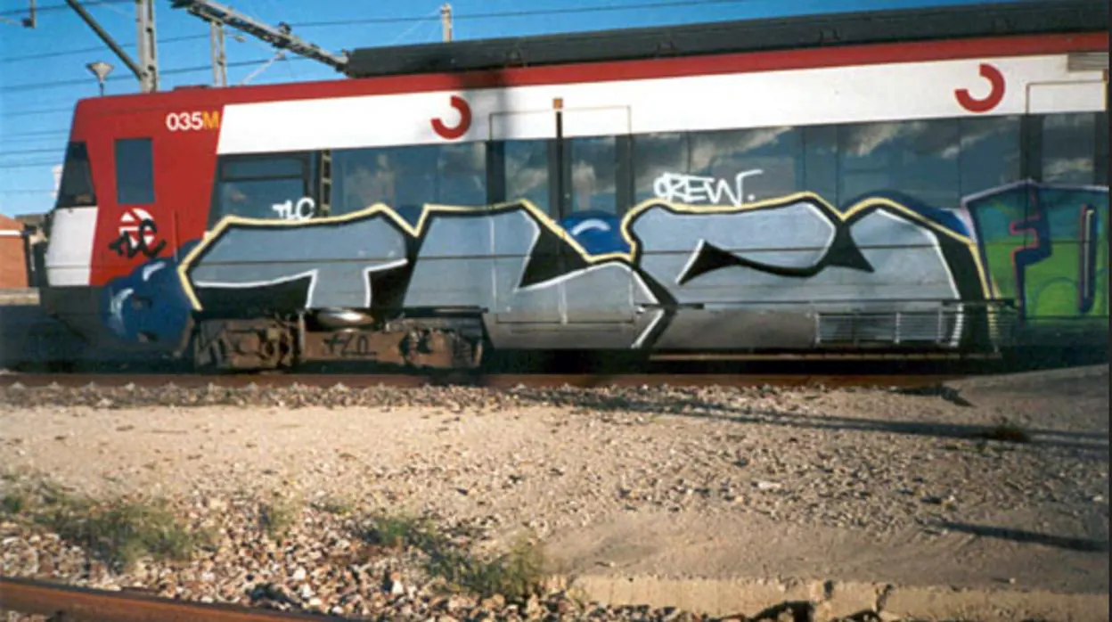 Un tren de Renfe lleno de Grafitis