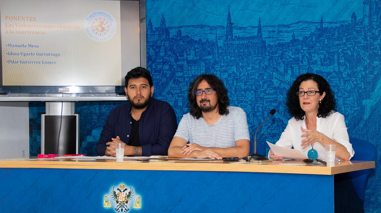 Garay, Mejías y Trujillo presentando los principales puntos del I Foro «Toledo Cultura de Paz»