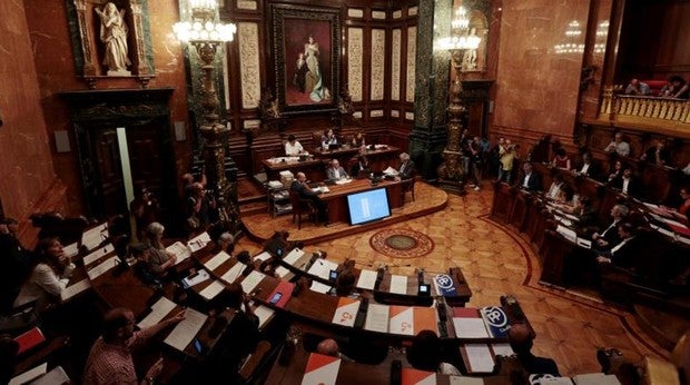 La oposición fuerza una comisión de control a las cuentas de Barcelona por la opacidad de Colau