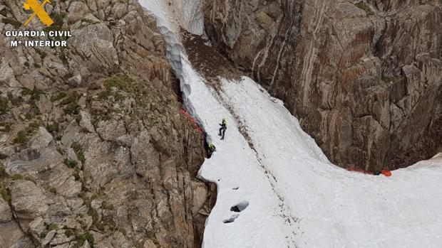 Un montañero de 63 años muere despeñado en un pico del Pirineo aragonés