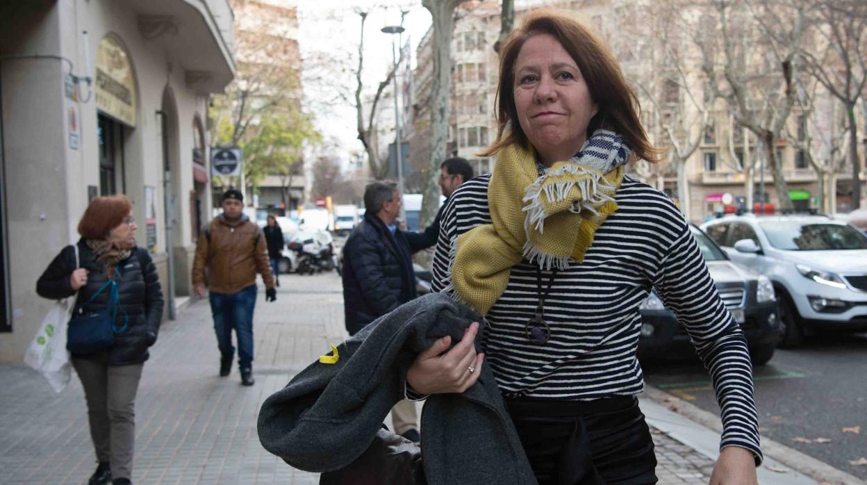 Madrenas, a las puertas de las sede del PDECat, en Barcelona, a primeros de año 2018