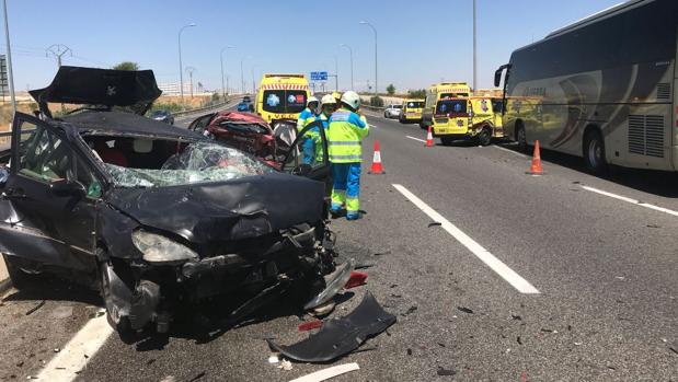 Colisión múltiple en la A-4 en la que se han visto implicados un autocar y una ambulancia