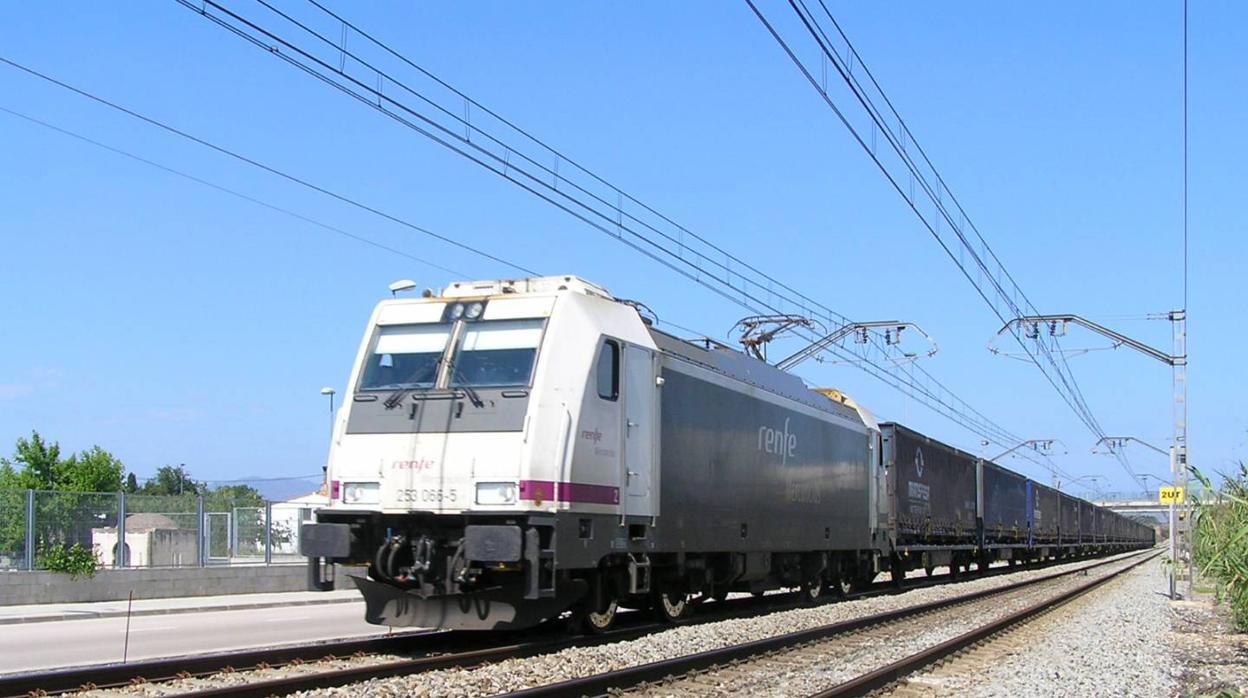 Foto de archivo de un tren de Adif