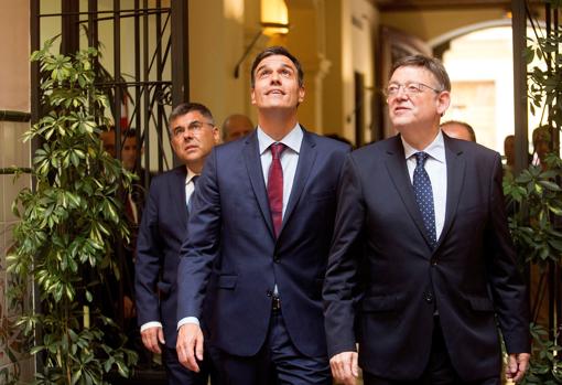 Imagen de Sánchez y Puig junto al delegado del Gobierno en la Comunidad Valenciana