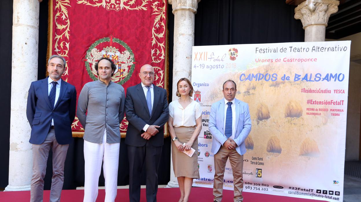 El presidente de la Diputación de Valladolid, Jesús Julio Carnero, junto al director de FETAL, Álex Rodríguez, y el alcalde de la localidad, Ignacio Castañeda