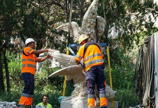 Ocho esculturas vuelven a decorar la cascada del Parc de la Ciutadella