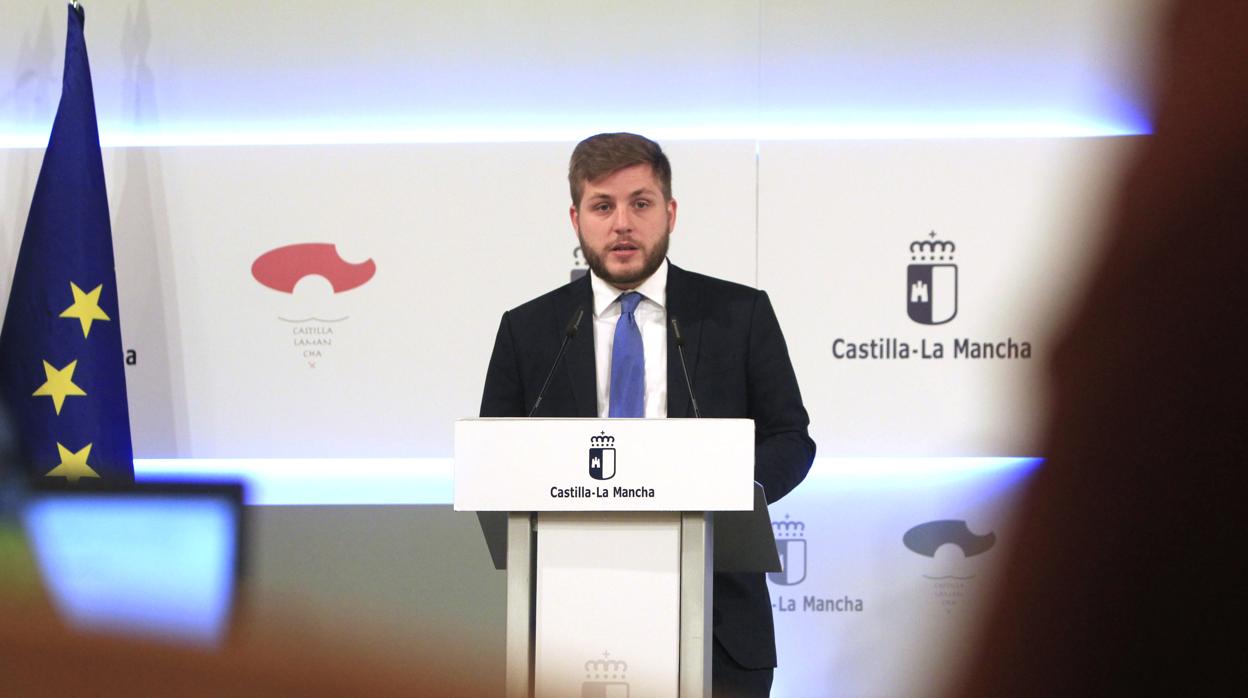 El portavoz del Gobierno de Castilla-La Mancha, Nacho Hernando, en rueda de prensa