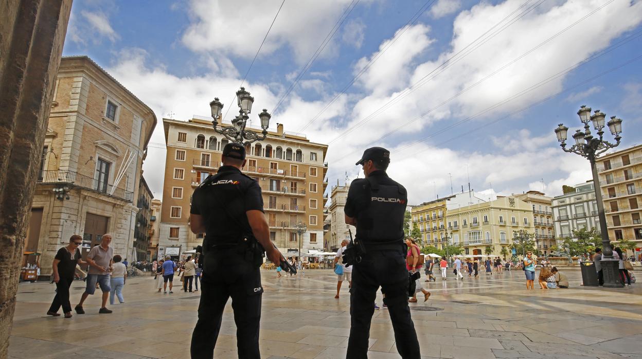 Imagen de la Policía en el centro de Valencia