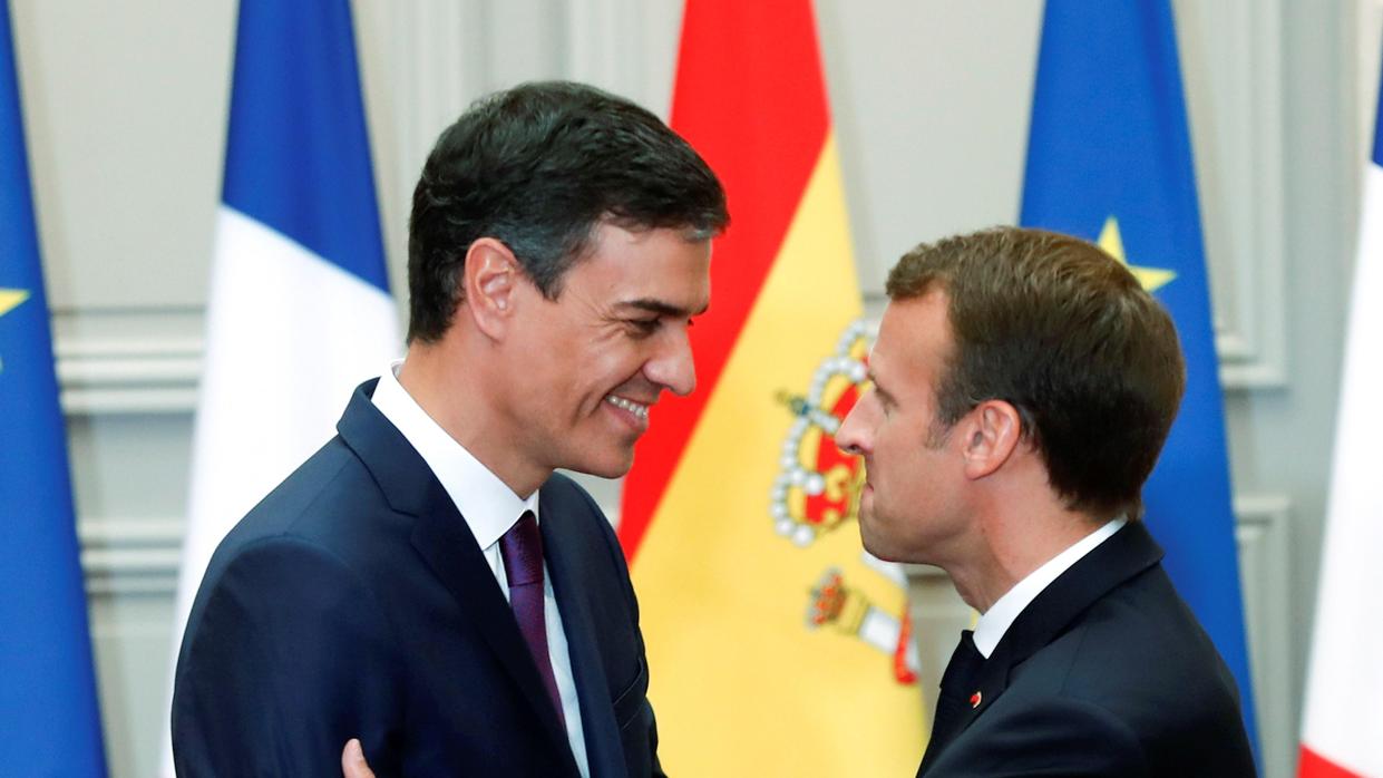 Pedro Sánchez y al presidente de Francia Emmanuel Macron en el Palacio del Eliseo (París) el 23 de junio