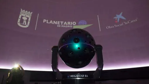 El Planetario ofrece una sesión gratuita de observación con telescopios