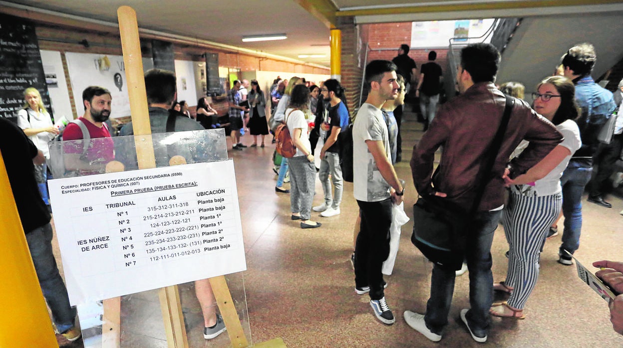 Opositores antes de realizar las pruebas de Secundaria celebradas el pasado 23 de junio