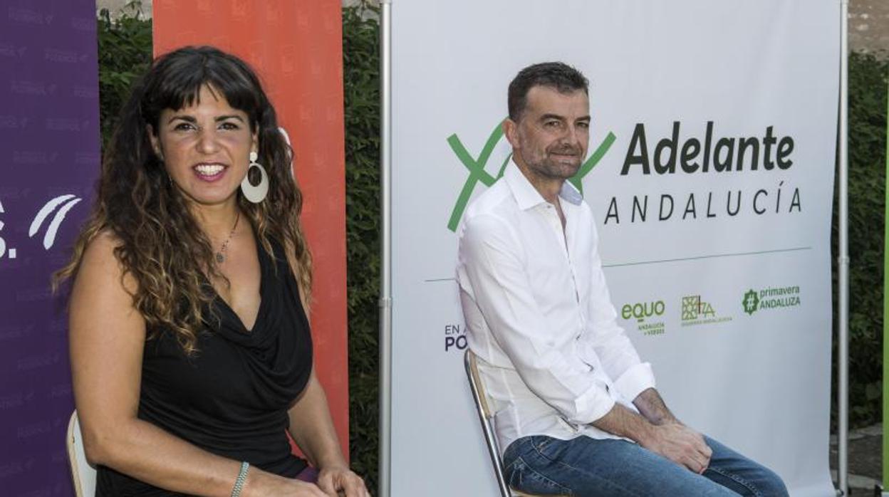 La coordinadora general de Podemos Andalucía, Teresa Rodríguez, y el coordinador general de IU Andalucía, Antonio Maíllo, durante la presentación de la marca electoral conjunta