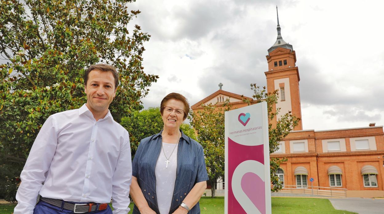 Javier Arellano, director gerente del centro, y la hermana Superiora, María Luisa Cuadrón