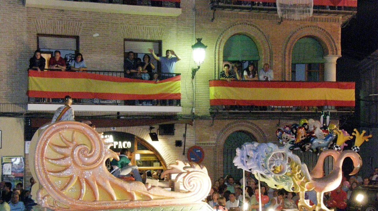 Una de las carrozas del desfile de las fiestas de Bargas