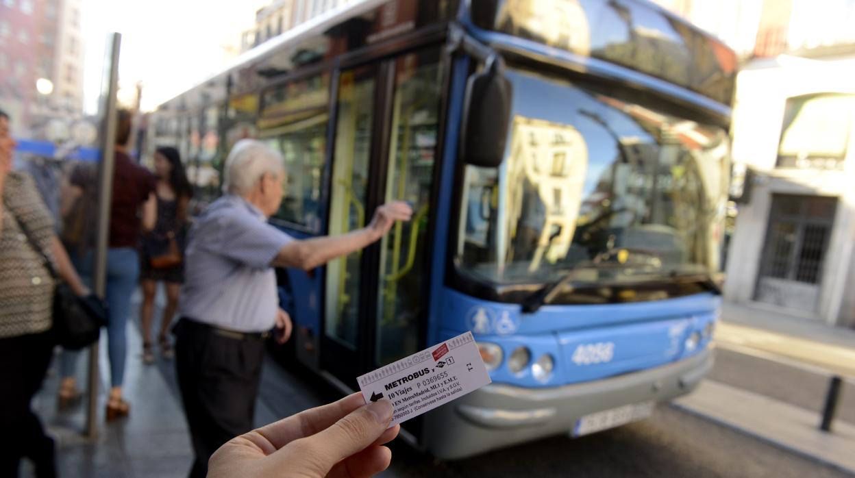 La EMT modificará las paradas de las líneas de autobús afectadas por las obras de Canalejas y Atocha