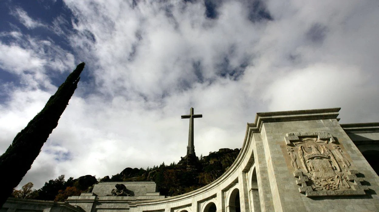Organizan turnos de vigilancia en el Valle de los Caídos para «evitar» que exhumen los restos de Franco