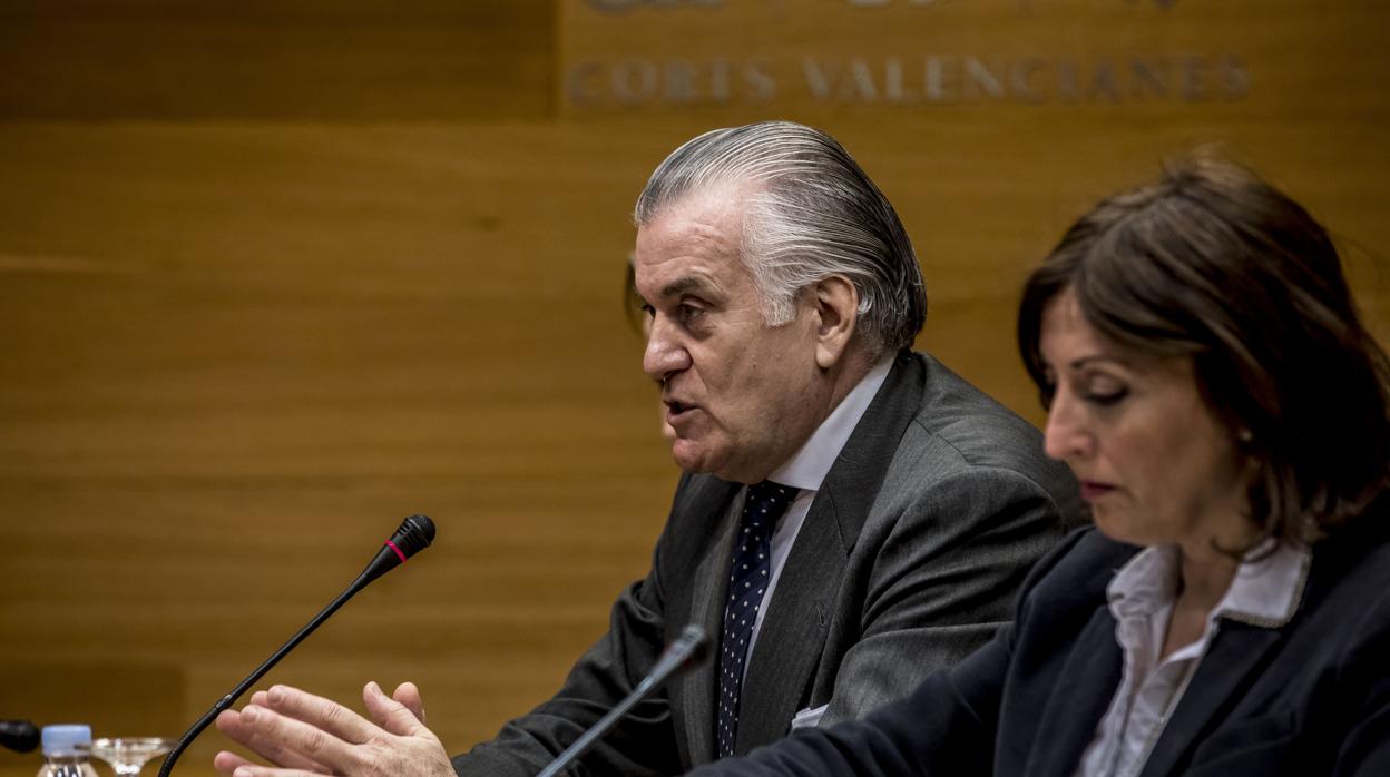 El extesorero del PP Luis Bárcenas, durante una comisión de investigación de Les Corts Valencianes