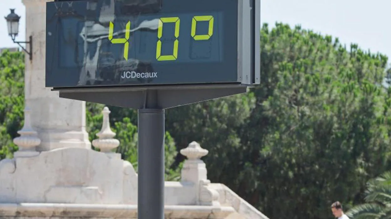 Un termómetro indicando 40 grados este jueves en Valencia