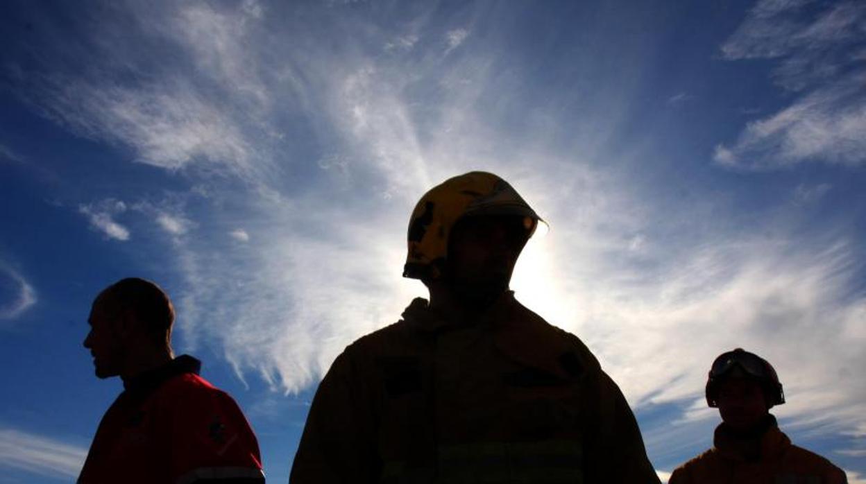 Efectivos de Bomberos de Alicante durante una intervención