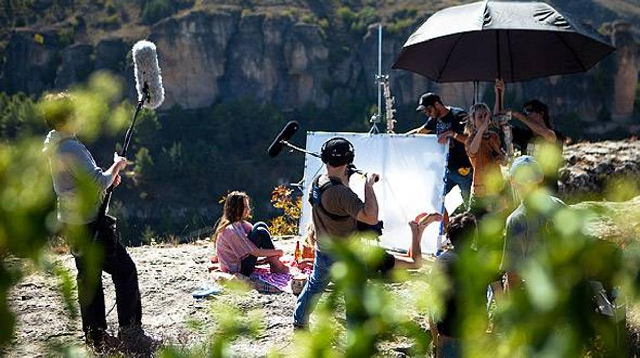 En la imagen, un momento del rodaje «Para Elisa» en la Hoz del Huécar en Cuenca