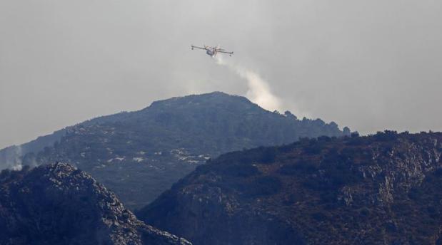 El incendio de Llutxent ha calcinado 1.400 hectáreas y llegan aviones anfibio y más efectivos militares