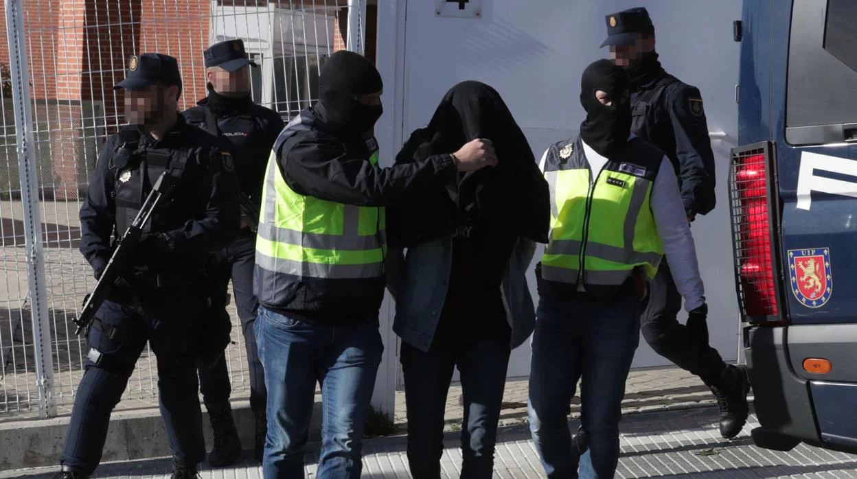 Detenido en Vitoria un supuesto yihadista acusado de captación y adoctrinamiento de terroristas