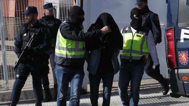 El arrestado en Vitoria captó en Marruecos a otro yihadista para atentar en España