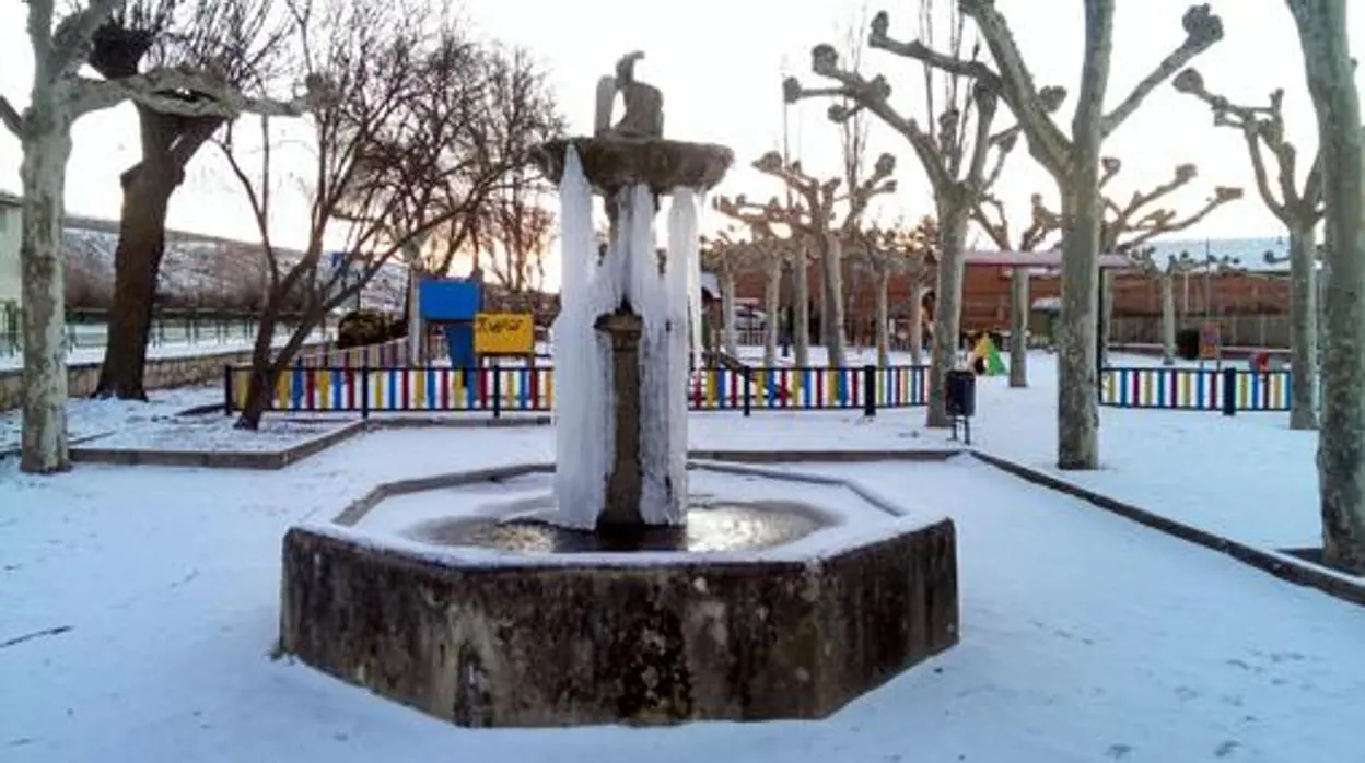 Fuente en Molina de Aragón congelada por las bajas temperaturas