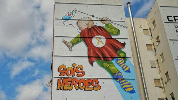 «Sois héroes»: el mural para niños con cáncer frente a La Fe que sustituye al anuncio de una funeraria