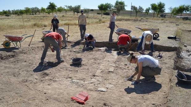 Las excavaciones dejan al descubierto monumentos funerarios en Segóbriga