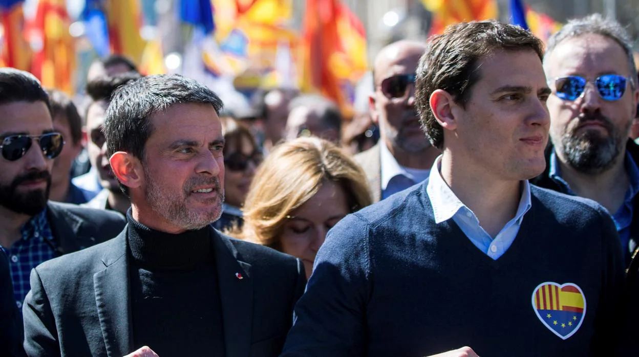El líder de Ciudadanos, Albert Rivera, con Manuel Valls