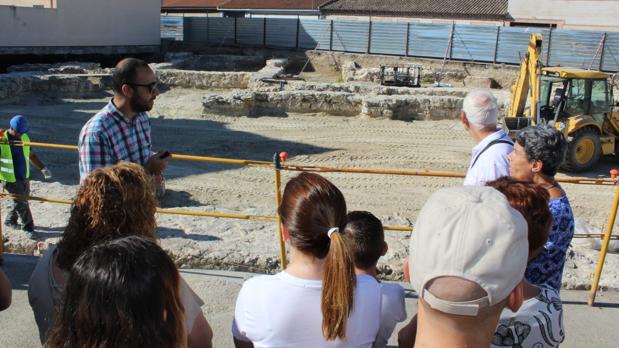 Torrijos muestra las excavaciones en el monasterio de Santa María