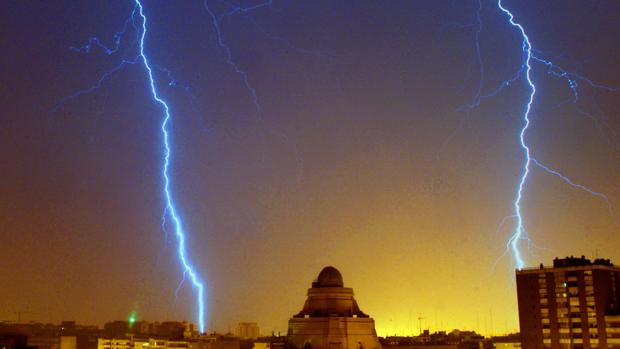 Más de siete mil rayos impactan sobre la provincia de Castellón en la madrugada de este jueves