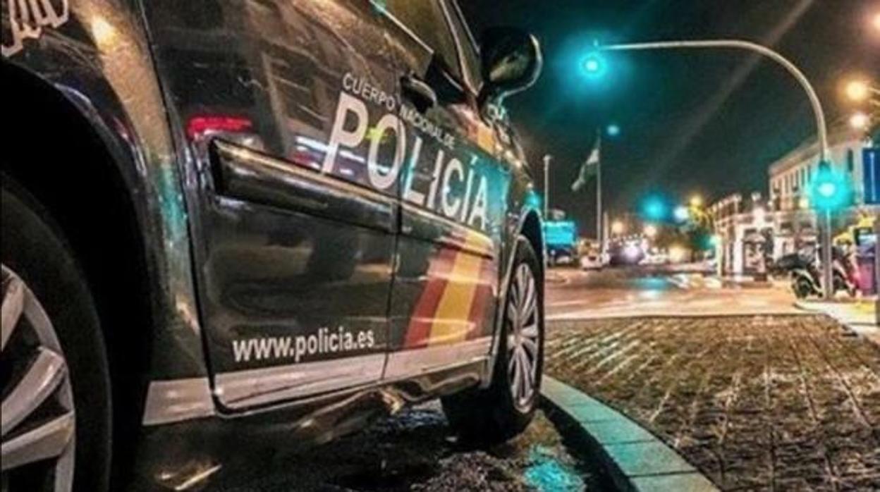 Una patrulla nocturna de la Policía Nacional