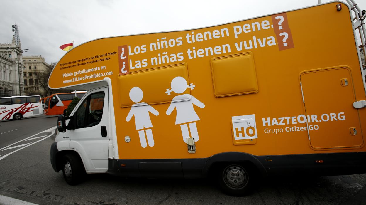 Una autocaravana de Hazte Oir recorrió Madrid el año pasado con un mensaje sobre la identidad sexual