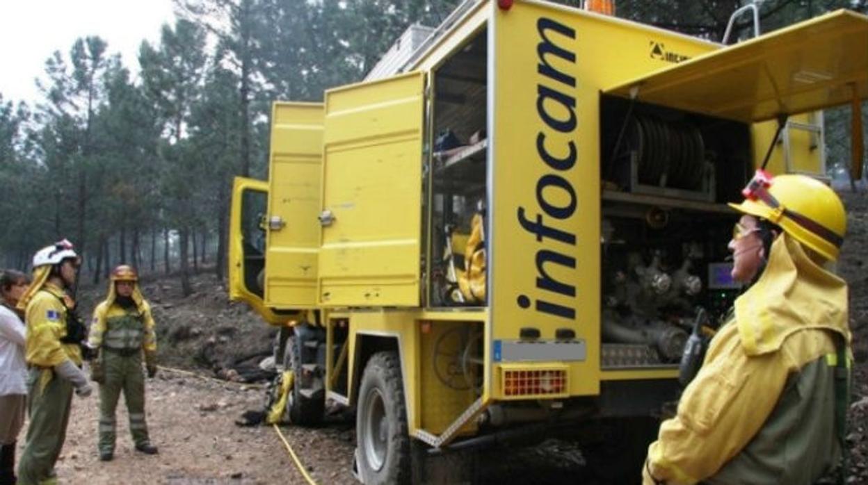 Controlado un incendio declarado en una zona de bosque en Almansa