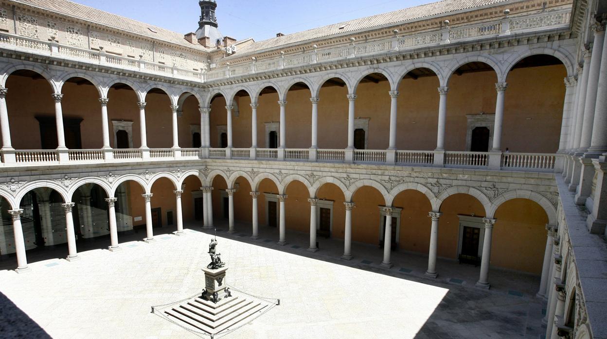 Patio del alcázar de Toledo
