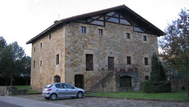 Detenido por amputar de un mordisco parte de un dedo a su pareja en Abadiano (Vizcaya)