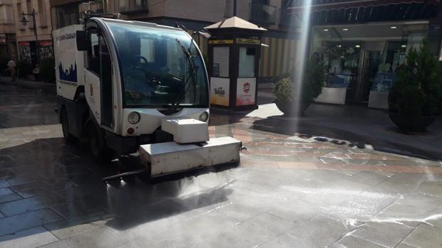 Talavera activa un plan especial para la limpieza viaria