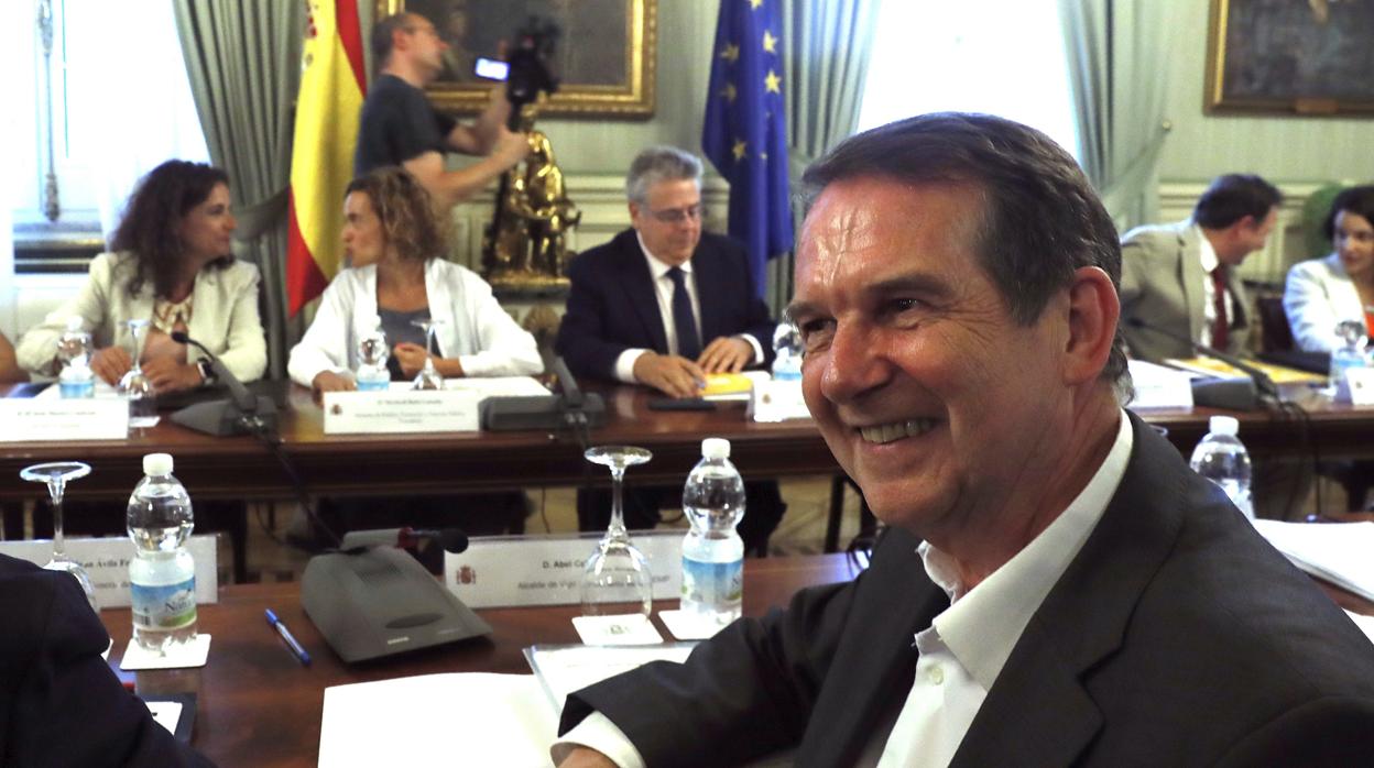 El alcalde de Vigo y presidente de la FEMP, Abel Caballero, ayer en una reunión de la Comisión Nacional de Administración Local en Madrid