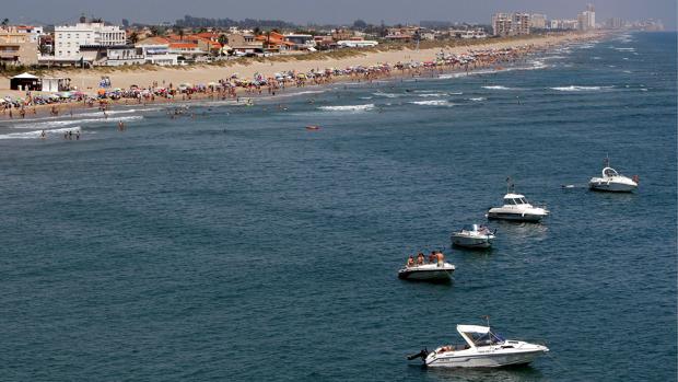 Hallan el cadáver de un buzo aficionado enganchado en una red en el mar de Cullera