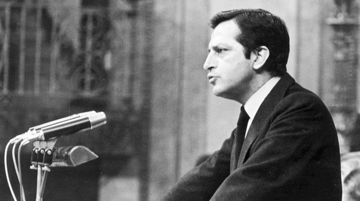 Adolfo Suárez, durante su discurso de investidura como presidente del Gobierno