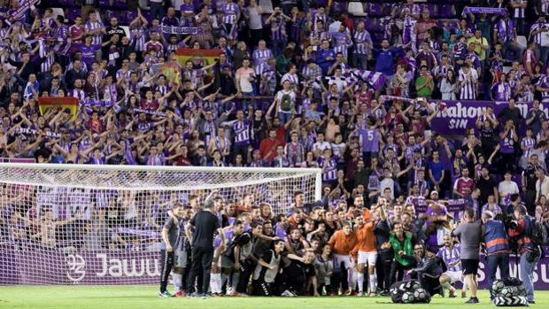 Estreno del Real Valladolid ante una afición volcada