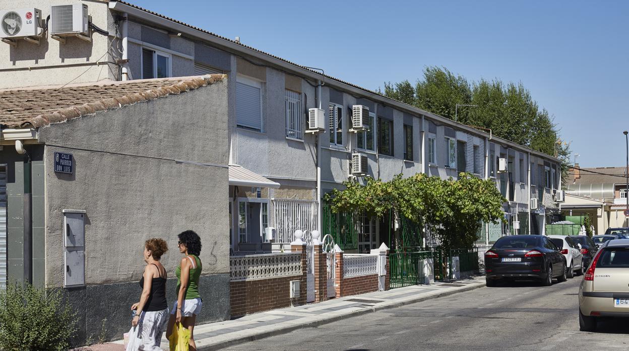 Calle del Párroco Don Luis, una de las más problemáticas del barrio de Perales del Río